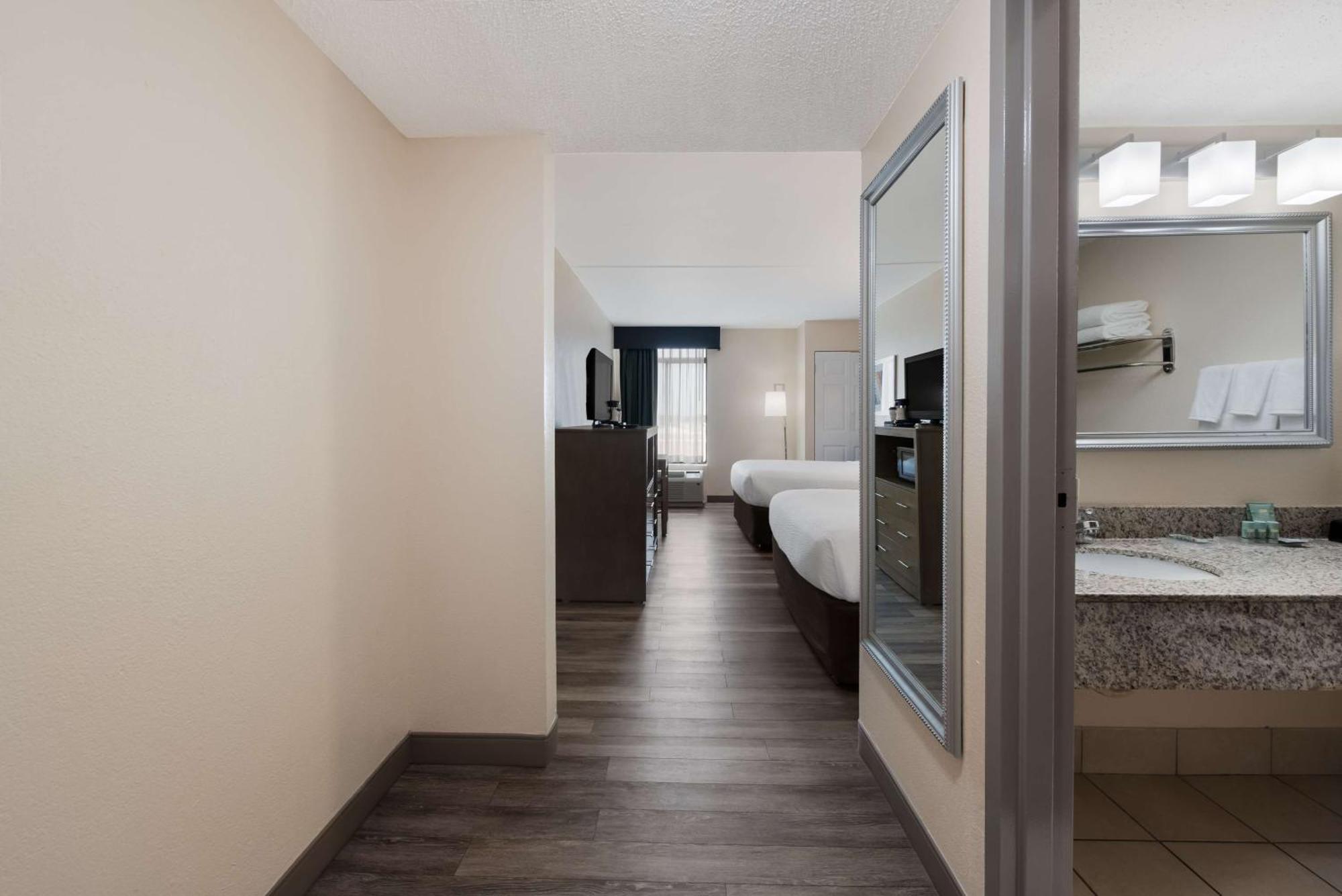 Best Western Hampton Coliseum Inn Exteriör bild