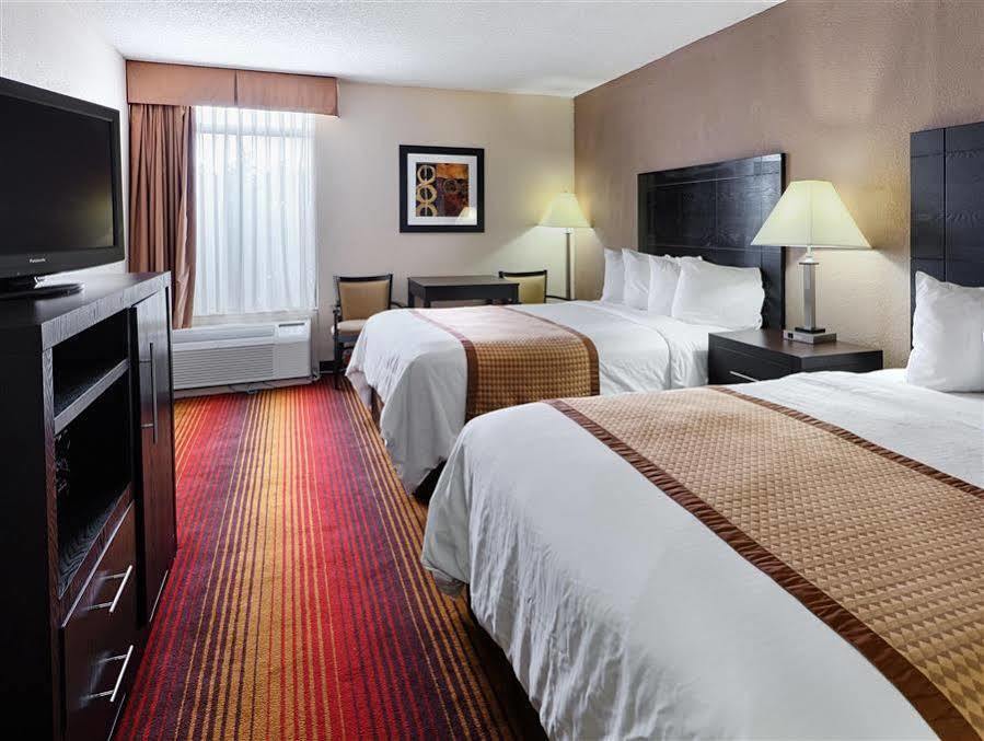 Best Western Hampton Coliseum Inn Exteriör bild